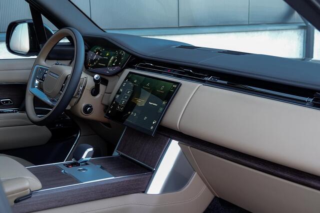 Land Rover RANGE ROVER 3.0 P460e HSE PHEV *Meridian / Panorama / Surround-View / HUD / Stoelventilatie / Soft-Close*