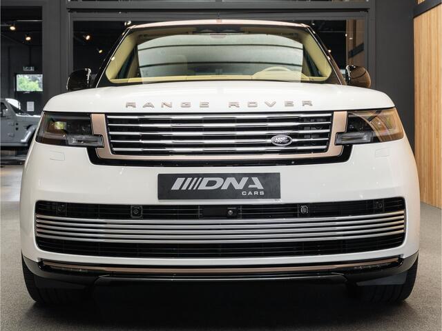 Land Rover RANGE ROVER P615 LWB SV Captain Seats Entertainment System 4.4 P615 LWB SV Koelbox Luxury Leather Upgrade
