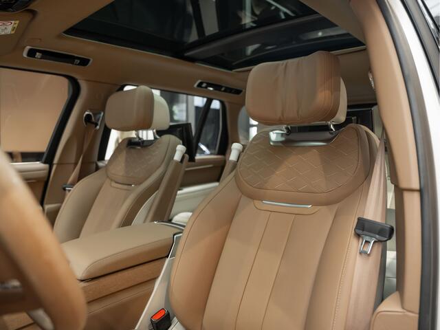 Land Rover RANGE ROVER P615 LWB SV Captain Seats Entertainment System 4.4 P615 LWB SV Koelbox Luxury Leather Upgrade