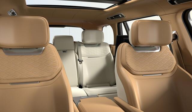 Land Rover RANGE ROVER 3.0 P460e LWB SV PHEV | British Racing Green in Gloss Finish | Hot Stone massagefunctie, Executive Class Comfort-Plus Seating | SV Serenity interieur |