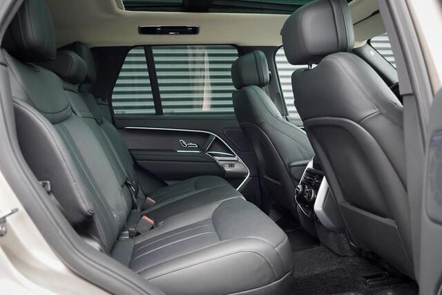 Land Rover RANGE ROVER 3.0 P460e HSE PHEV / Batumi Gold / Towing Pack / Pano / NL Auto / 4Wiel sturing