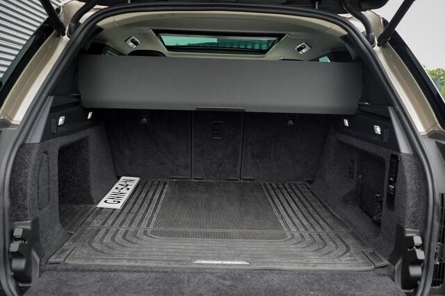 Land Rover RANGE ROVER 3.0 P460e HSE PHEV / Batumi Gold / Towing Pack / Pano / NL Auto / 4Wiel sturing