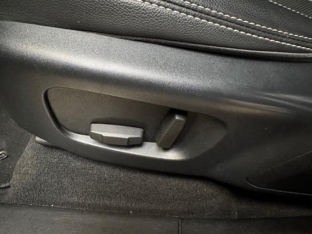 Land Rover RANGE ROVER 2.0 P300 Turbo AWD R-Dynamic HSE / PANORAMA / LEDER / CAMERA /