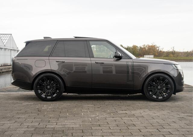 Land Rover RANGE ROVER P550e Autobiography | VERWACHT | Charente Grey Metallic | Cognac leder | Hot Stone massage | 23" inch |