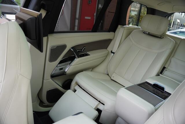 Land Rover RANGE ROVER 4.4 P530 First Edition MHEV / Satin Gold / Pano / Trekhaak / Executive Seating / Full option /