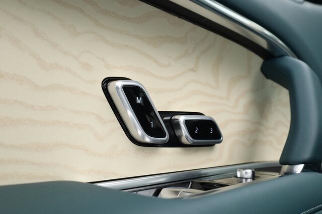 Land Rover RANGE ROVER P550e SV PHEV | MATT Britisch Racing Green | 23'' | Pano | Entertainment Achter | Comfort pack