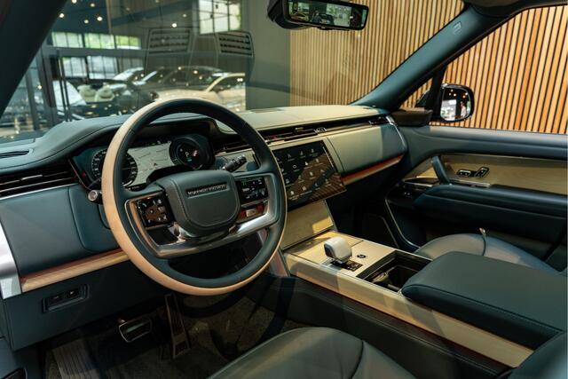 Land Rover RANGE ROVER P550e SV Serenity Pack 23'' SV 3.0 P550e SV PHEV SVO British Racing Green Matte
