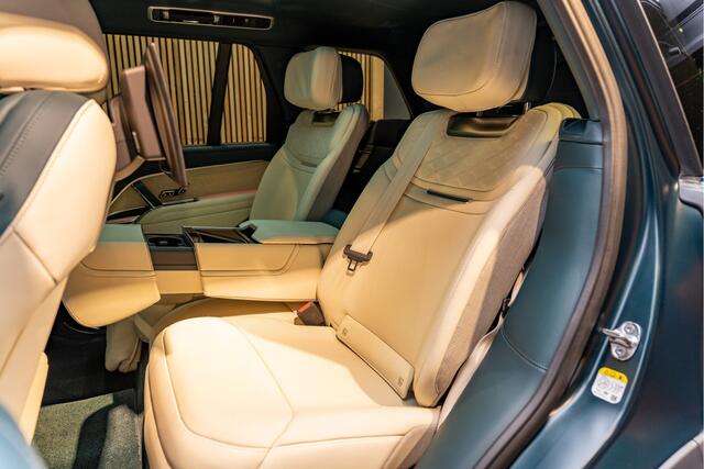 Land Rover RANGE ROVER P550e SV Serenity Pack 23'' SV 3.0 P550e SV PHEV SVO British Racing Green Matte