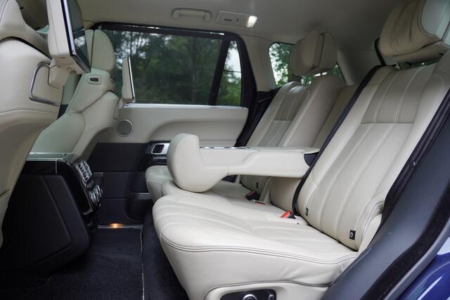 Land Rover RANGE ROVER 4.4 SDV8 Autobiography LWB / Dealer Service / Pano / Rear Media / Massage / Leather / Acc /