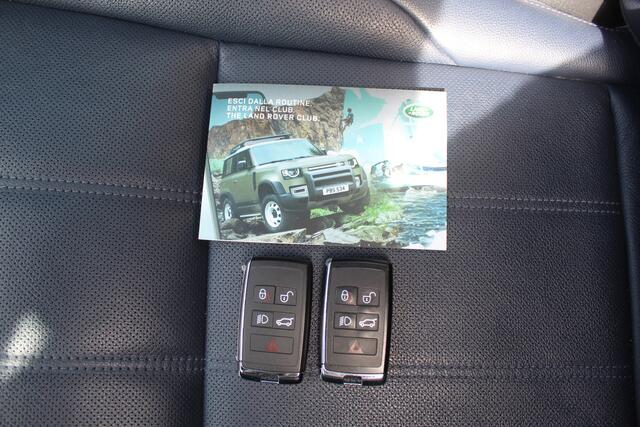 Land Rover RANGE ROVER EVOQUE 1.5 P300e AWD Panoramadak/"Groot" Virtueel cockpit/360 Camera/Navigatie/Adaptive cruise control/Elektr. achterklep/Lederen bekleding/Memory bestuurderstoel/Apple carplay/Lane assist/Dab+/Dodehoek detectie/20 Inch