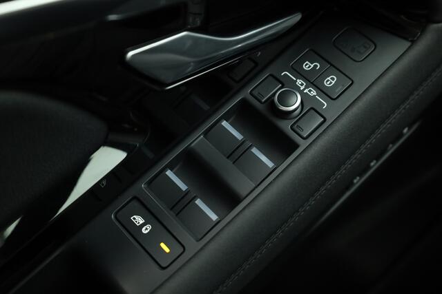 Land Rover RANGE ROVER EVOQUE 1.5 P300e AWD SE | Navi | Camera | Afn. Trekhaak | Memory Seats | Stoel- Stuurverw.