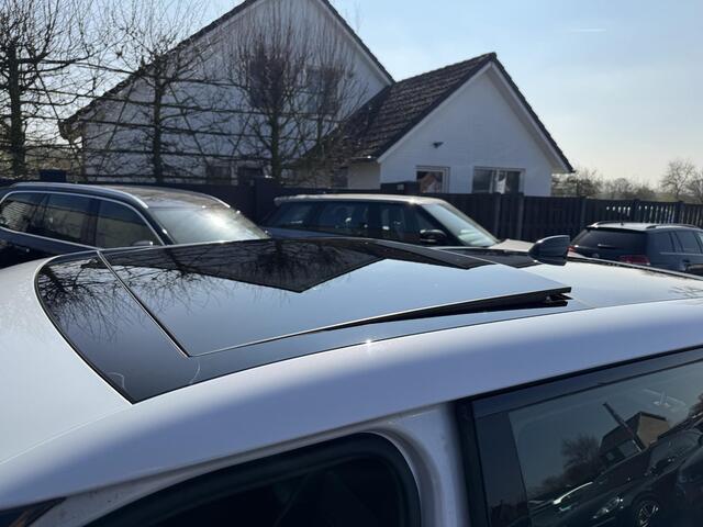 Land Rover RANGE ROVER EVOQUE 2.0 D240 AWD R-Dynamic HSE | Panoramadak | Head-Up Display | Massage | Standkachel | Elektrische Achterklep |