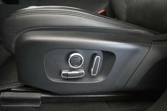 Land Rover RANGE ROVER EVOQUE 1.5 P300e AWD Head Up Camera PDC El A-klep Leer Apple Carplay Stoelverwarming