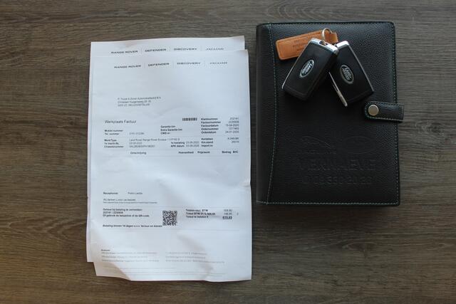 Land Rover RANGE ROVER EVOQUE 1.5 P160 S AUTOMAAT/Panoramadak/Achteruitrijcamera/Parkeersensoren rondom/Keyless/Cruise control/Climate control/Apple carplay/Elektrisch verstelbare stoelen/LED koplampen/Multifunctioneel stuurwiel/Spraakbediening/118'' Lichtmetalen velgen/Nolita grey.