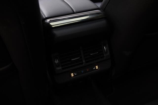 Land Rover RANGE ROVER EVOQUE 1.5 P300e AWD R-Dynamic SE | Panoramadak | 20 Inch |