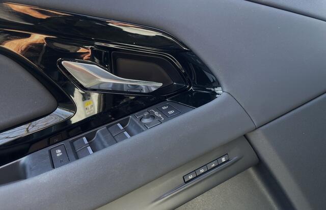 Land Rover RANGE ROVER EVOQUE P270e SE Dynamic/black-pack/arroios Grey/trekhaak/panoramaschuifdak