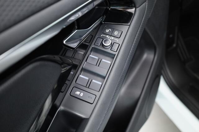 Land Rover RANGE ROVER EVOQUE 1.5 P300e AWD S | Rijklaar! | Dig. Cockpit | Winterpakket | Nav+App.Connect | Leder | Camera+PDC | Elek. Klep | LED | 20'' | Climate | Zwart-Dak V