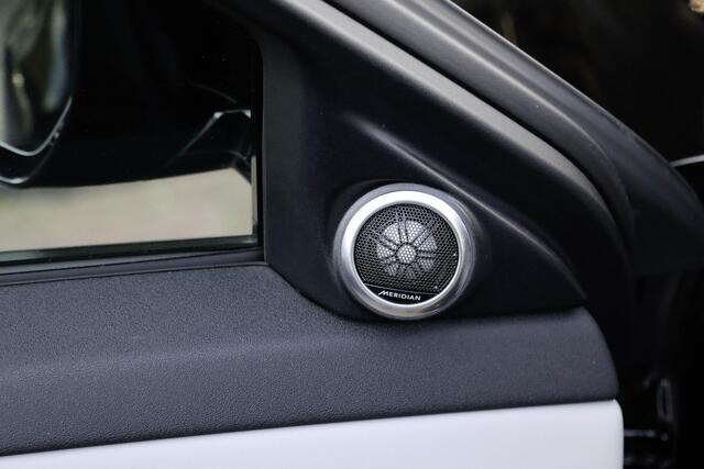 Land Rover RANGE ROVER EVOQUE P300e PHEV AWD Panodak | Trekhaak | Head-up | Meridian Audio
