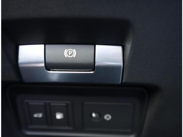 Land Rover RANGE ROVER EVOQUE 1.5 P300e AWD R-Dynamic SE | Pano | 360 camera | Adaptieve Cruise Control | Stoel en stuurverwarming
