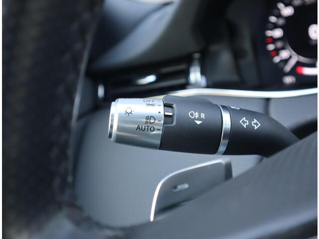 Land Rover RANGE ROVER EVOQUE 1.5 P300e AWD R-Dynamic SE | Pano | 360 camera | Adaptieve Cruise Control | Stoel en stuurverwarming