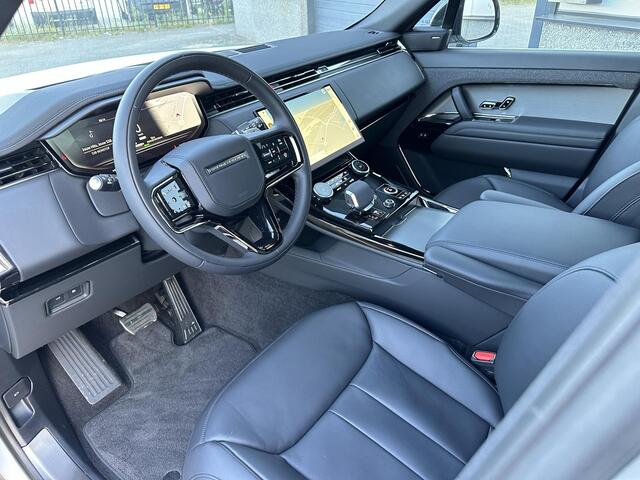 Land Rover RANGE ROVER SPORT P440e Dynamic HSE Pano | 23" | Stoelklima | Massage | Sfeerverlichting | HeadUp | Zwartpakket | 22-Voudig Verstelbare Stoelen | Nieuw