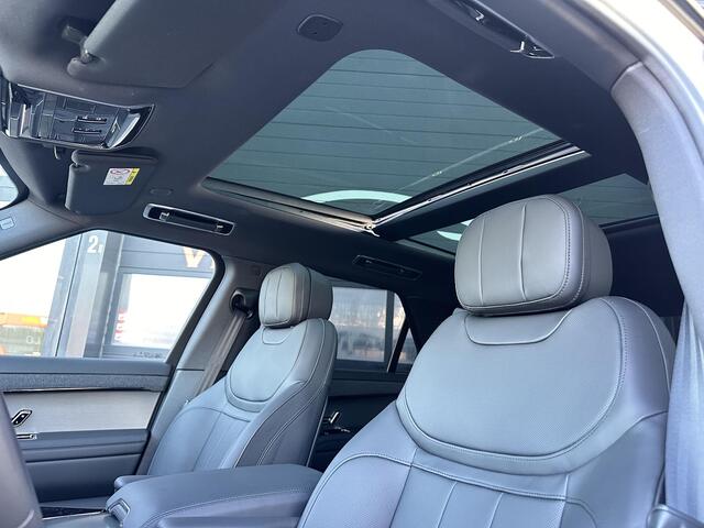 Land Rover RANGE ROVER SPORT P440e Dynamic HSE Pano | 23" | Stoelklima | Massage | Sfeerverlichting | HeadUp | Zwartpakket | 22-Voudig Verstelbare Stoelen | Nieuw