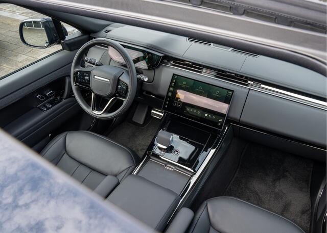 Land Rover RANGE ROVER SPORT P460e Dynamic SE | Meridian 3D Audio | Stoel Koeling | Trekhaak | Soft-Close | Black Pack | 22" inch SV Bespoke |