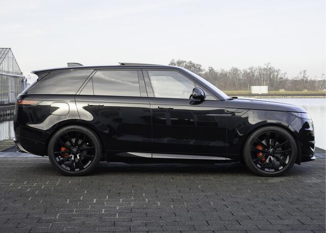 Land Rover RANGE ROVER SPORT P510e Autobiography | First Edition | Achteras besturing | 23" inch | Full Black | Elektr. Trekhaak |