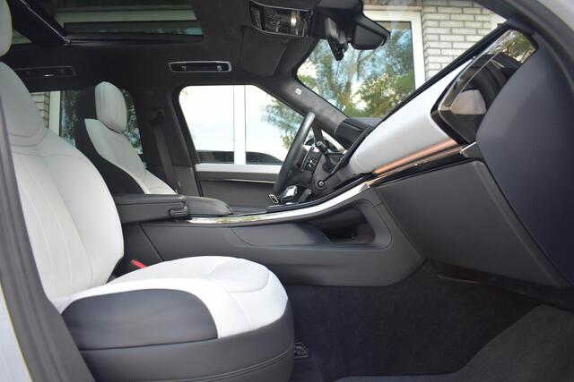 Land Rover RANGE ROVER SPORT 3.0 P550e Autobiography Black Pack Trekhaak Pano