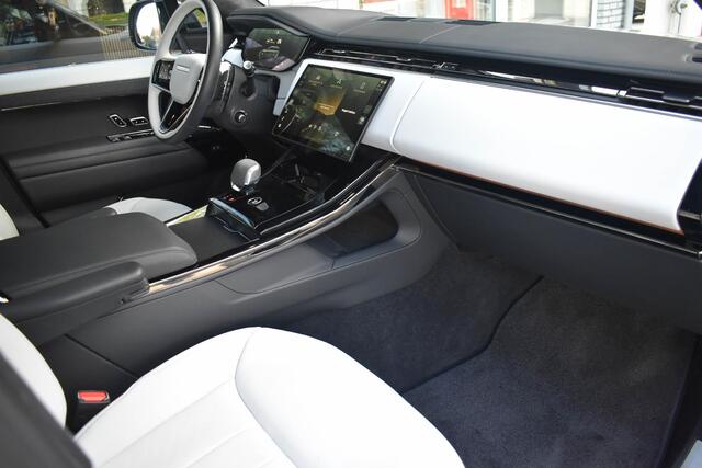 Land Rover RANGE ROVER SPORT 3.0 P550e Autobiography Black Pack Trekhaak Pano