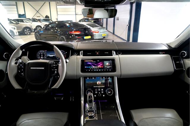Land Rover RANGE ROVER SPORT 5.0 V8 SC SVR 423kW/575pk Aut8 Carbon Edition PANORAMADAK + CARBON IN-&EXTERIEUR + PERFORMANCE STOELEN + MERIDIAN AUDIO + ADAPT.CRUISE + EL.TREKHAAK + CAMERA + STOELVERWARMING&-KOELING + KEYLESS + PARKSENSOREN + 22" LM-VELGEN!!