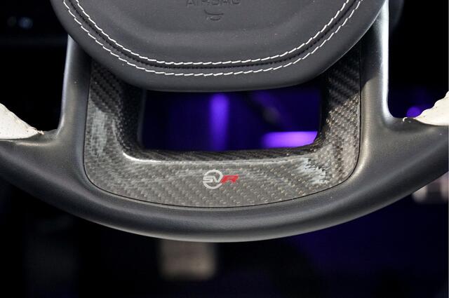 Land Rover RANGE ROVER SPORT 5.0 V8 SC SVR 423kW/575pk Aut8 Carbon Edition PANORAMADAK + CARBON IN-&EXTERIEUR + PERFORMANCE STOELEN + MERIDIAN AUDIO + ADAPT.CRUISE + EL.TREKHAAK + CAMERA + STOELVERWARMING&-KOELING + KEYLESS + PARKSENSOREN + 22" LM-VELGEN!!