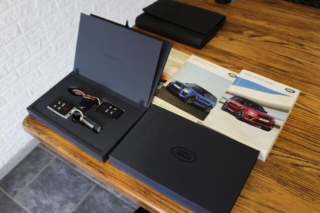 Land Rover RANGE ROVER SPORT 5.0 V8 SC SVR 576 PK ! Facelift ! Carbon ! Pano, Cruis, Airco, Stoelverw voor + achter!