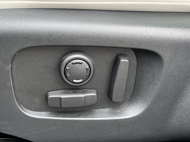 Land Rover Velar Range Rover 2.0 P400e S Panodak | Wit leer | Camera | Winterpakket |