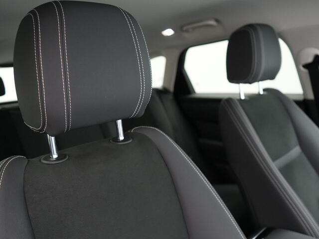 Land Rover Velar Range Rover P400e SE Plug In Hybrid 400pk PHEV | Trekhaak af Fabriek | 360 Camera | Alcantara Sportstoelen Verwarmd | Apple Carplay | Keyless | Virtual | BLIS |