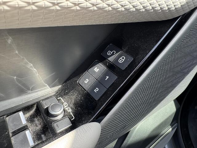 Land Rover Velar Range Rover 3.0 V6 AWD R-Dynamic SE | Panoramadak | Camera | Meridian Sound | Trekhaak |