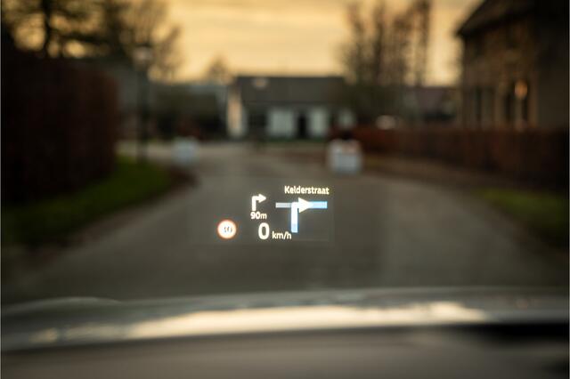 Land Rover Velar Range Rover 2.0 P250 Turbo AWD R-Dynamic SE HUD Stoelventilatie Meridian Surround