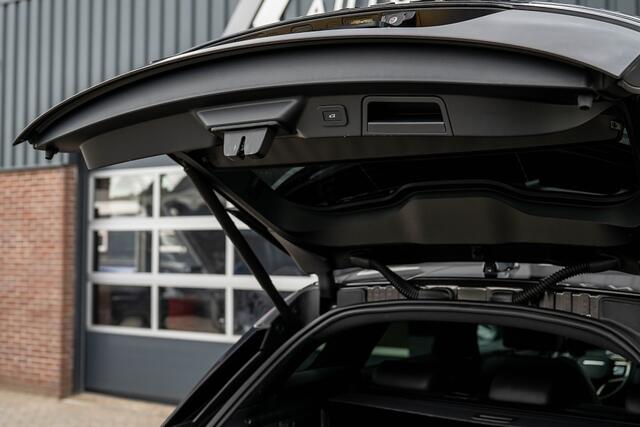 Land Rover Velar Range Rover 2.0 P400e R-Dynamic SE | Panorama | Facelift! | Meridian | ACC | Gevent. Stoelen | Black Pack | 21' Inch |
