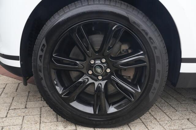Land Rover Velar Range Rover 2.0 P400e AWD Dynamic SE | PHEV | 404 PK | Pano | Meridian | Camera De Velar P400e is qua prestaties behoorlijk serieus: 404 pk, 640 Nm en 0-100 km/u in slechts 5,4 seconden. Bovendien kun je bij de facelift ongeveer 60+ km volledig elektrisch rijden.