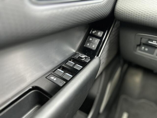 Land Rover Velar Range Rover 3.0 D300 AWD R-Dynamic HSE | Dealer Onderhouden | Panoramadak | Adaptive Cruise | Luchtvering | Camera |