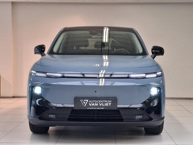 Leapmotor B10 Design ProMax 67.1 kWh | Navigatie | 360° Camera | Stoelverwarming/Ventilatie | Stuurverwarming | Handsfree Kofferklep | Panoramadak |