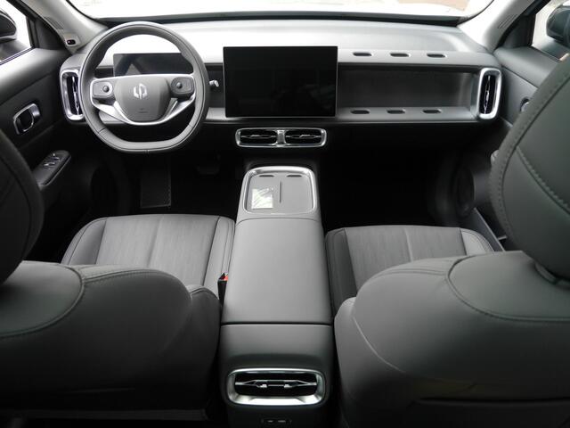 Leapmotor B10 Design ProMax 67.1 kWh | Nu in de showroom en dit jaar nog leverbaar | Wltp 434km | 750kg trekgewicht | Stoel en stuur verwarming | 360 graden camera | Lederen bekleding | Panoramadak | Led | Regensensor | Sfeerverlichting | Elektrisch verstelbare voorsto