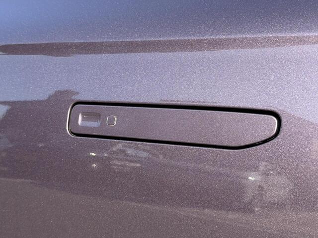 Leapmotor B10 Life ProMax 67.1 kWh 218PK Automaat Navigatie, Rondomzichtcamera, Adaptieve cruise Control, Climate Control, Panoramadak