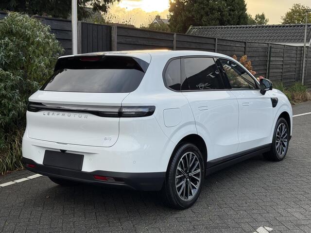 Leapmotor B10 Design ProMax 67.1 kWh 218PK Automaat Navigatie, Camera 360, Lichtmetalen velgen, Elektrische Achterklep, Kunstlederen bekleding, Stoel Verwarming & Ventilatie