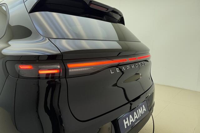 Leapmotor B10 Design ProMax 67.1 kWh WLTP 434km | 750kg trekgewicht | Stoel en stuur verwarming | 360 graden camera | Lederen bekleding | Panoramadak | Led | Regensensor | Sfeerverlichting | Elektrisch verstelbare voorstoelen
