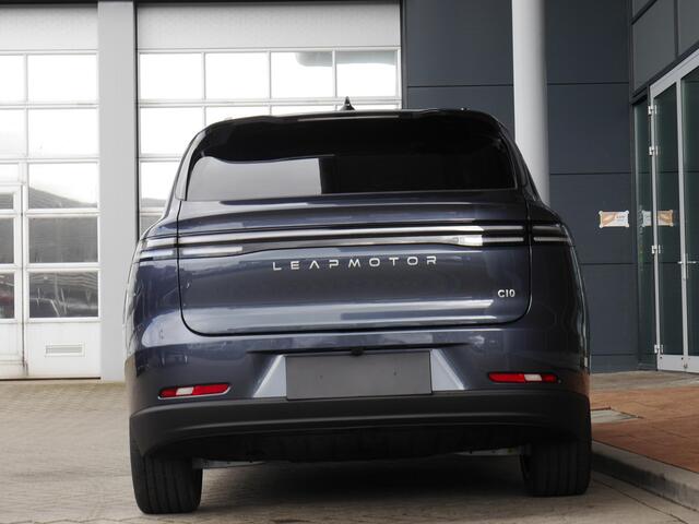 Leapmotor C10 Design Pro 69.9 kWh | Nieuwe auto | Wltp 510km | 299 PK | Stuur verwarming | Stoel verwarming en ventilatie | 1500 kg trekgewicht | Panorama dak | Zeer veel ruimte