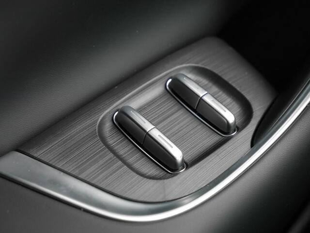 Leapmotor C10 Design ProMax AWD 81.9 kWh | 598 PK | 0-100 in 4 seconden | Wltp 437 km | 1500kg trekgewicht | Uit voorraad leverbaar | Stoel en stuurverwarming | Stoel ventilatie | Panorama dak | 20 inch lichtmetalen velgen | 360 graden camera