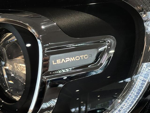 Leapmotor T03 5-deurs Design EV 37.3 kWh 95pk AUTOMAAT | CAMERA | CLIMA | PANODAK | ADAPTIVE CRUISE | DODEHOEKBEW. | LM-VELGEN | NAVI |