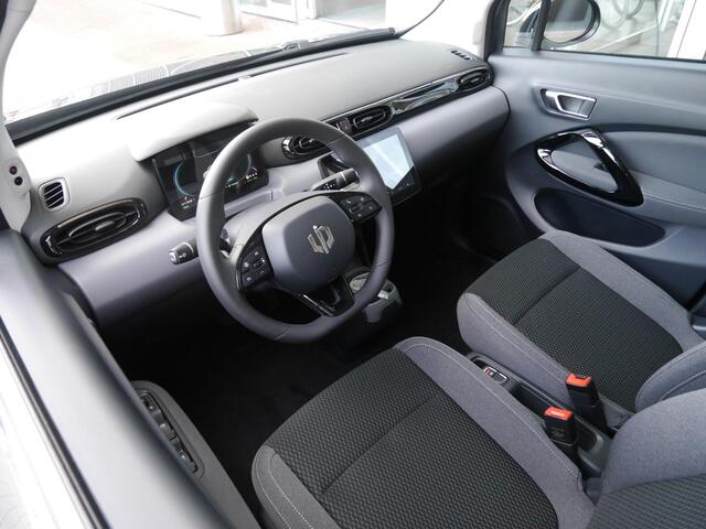 Leapmotor T03 Design 37.3 kWh | Nieuwe auto | Snel leverbaar! | Actieradius van 265 km (WLTP) Gecombineerd | Camera | Panoramadak | Adaptive cruise control | Dodehoek detectie | Lichtmetalen velgen