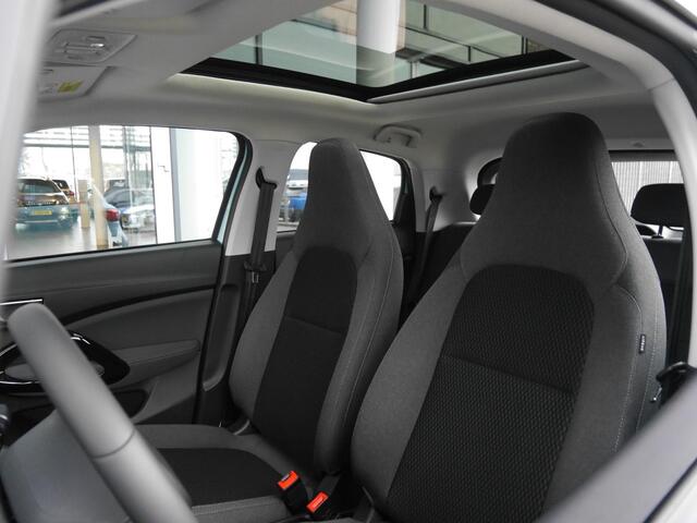 Leapmotor T03 Design 37.3 kWh | Nieuw | Snel leverbaar | Camera | Panoramadak | Adaptive cruise control | Dodehoek detectie | Lichtmetalen velgen